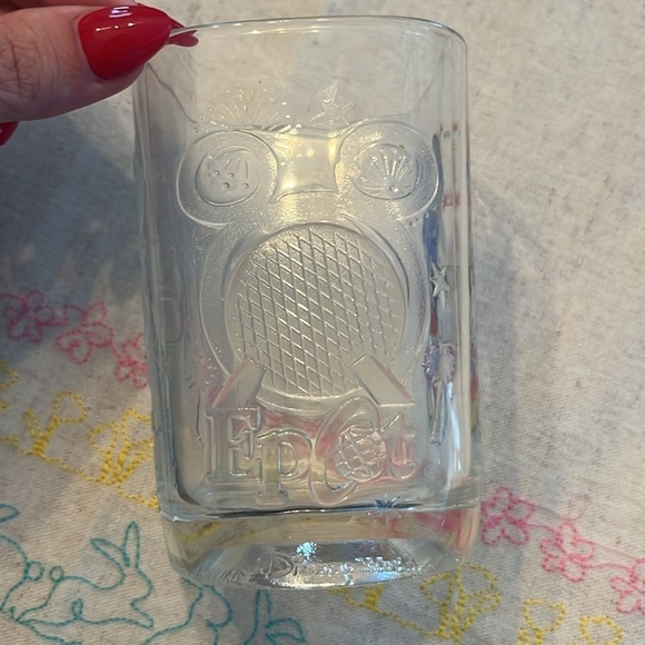 Vintage McDonald’s Walt Disney World Epcot collectible glass - Picture 5 of 6